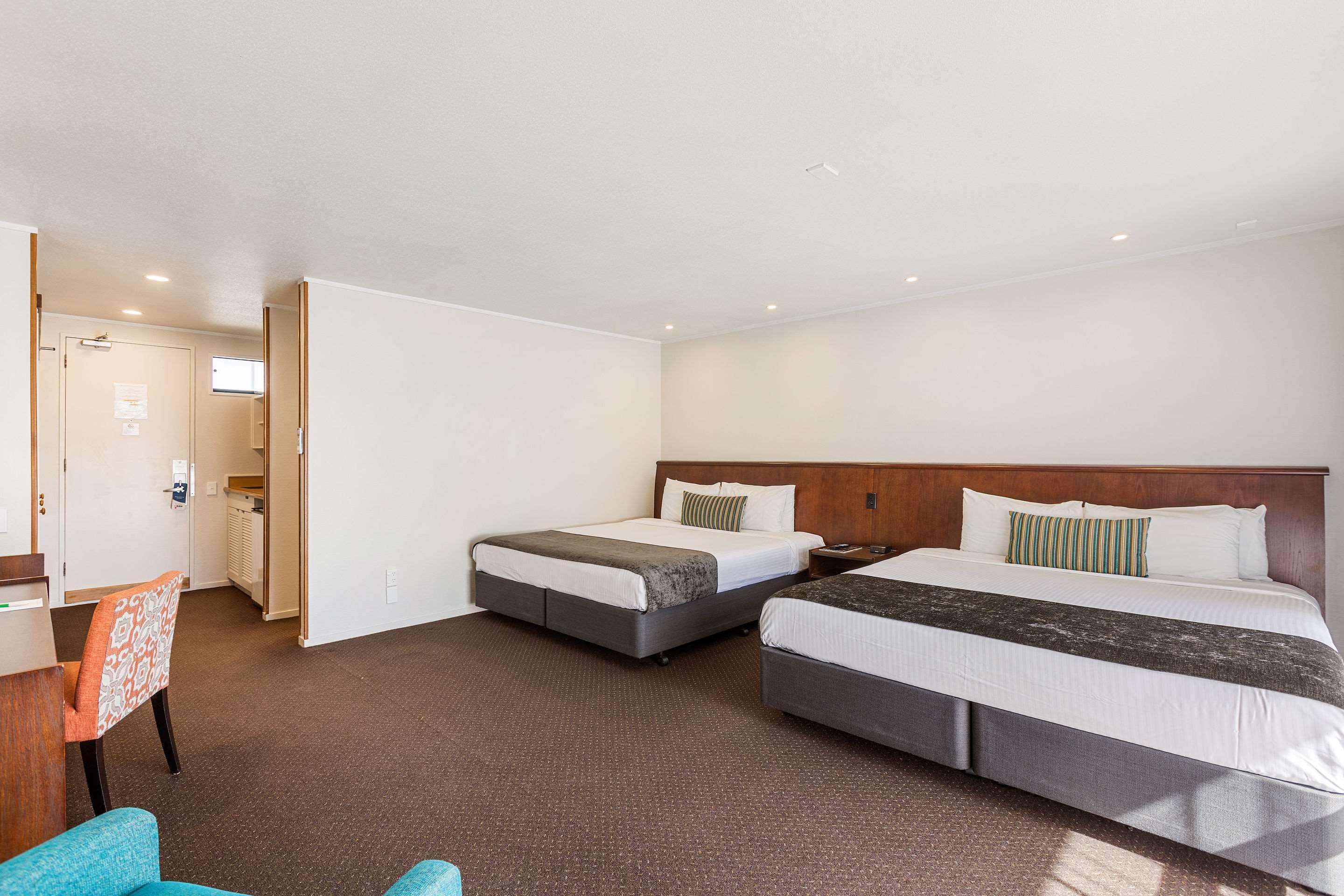 Quality Hotel Lincoln Green Auckland Exterior photo