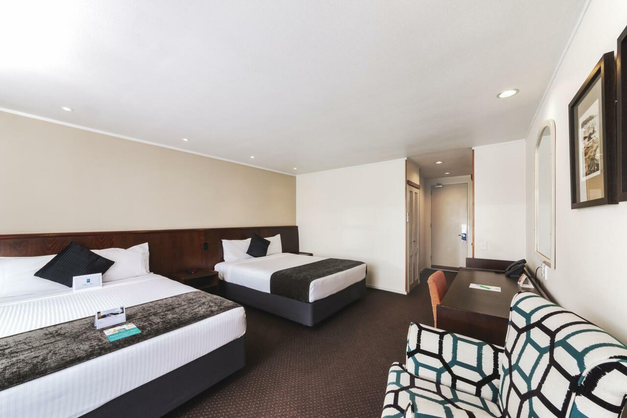Quality Hotel Lincoln Green Auckland Exterior photo