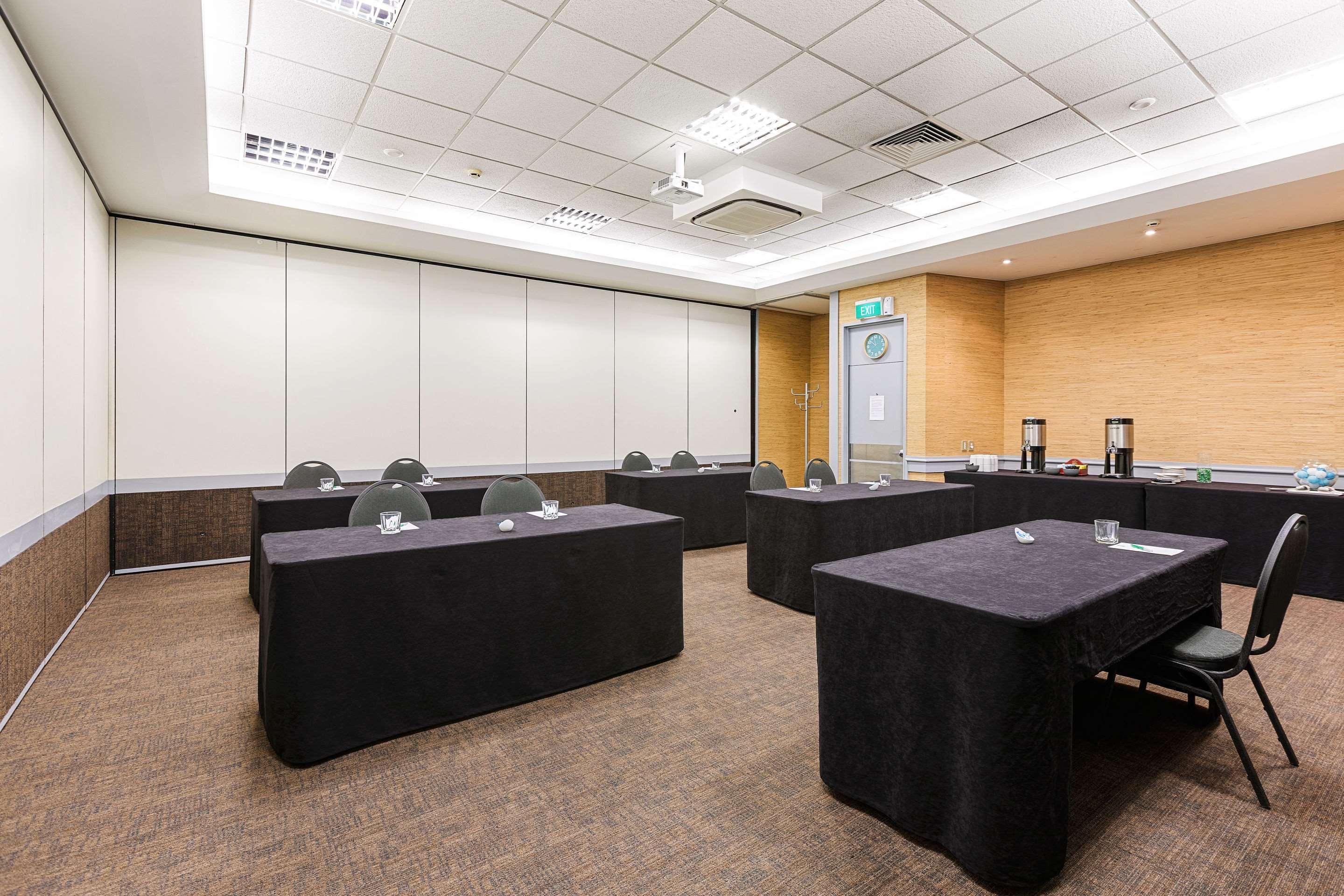 Quality Hotel Lincoln Green Auckland Exterior photo