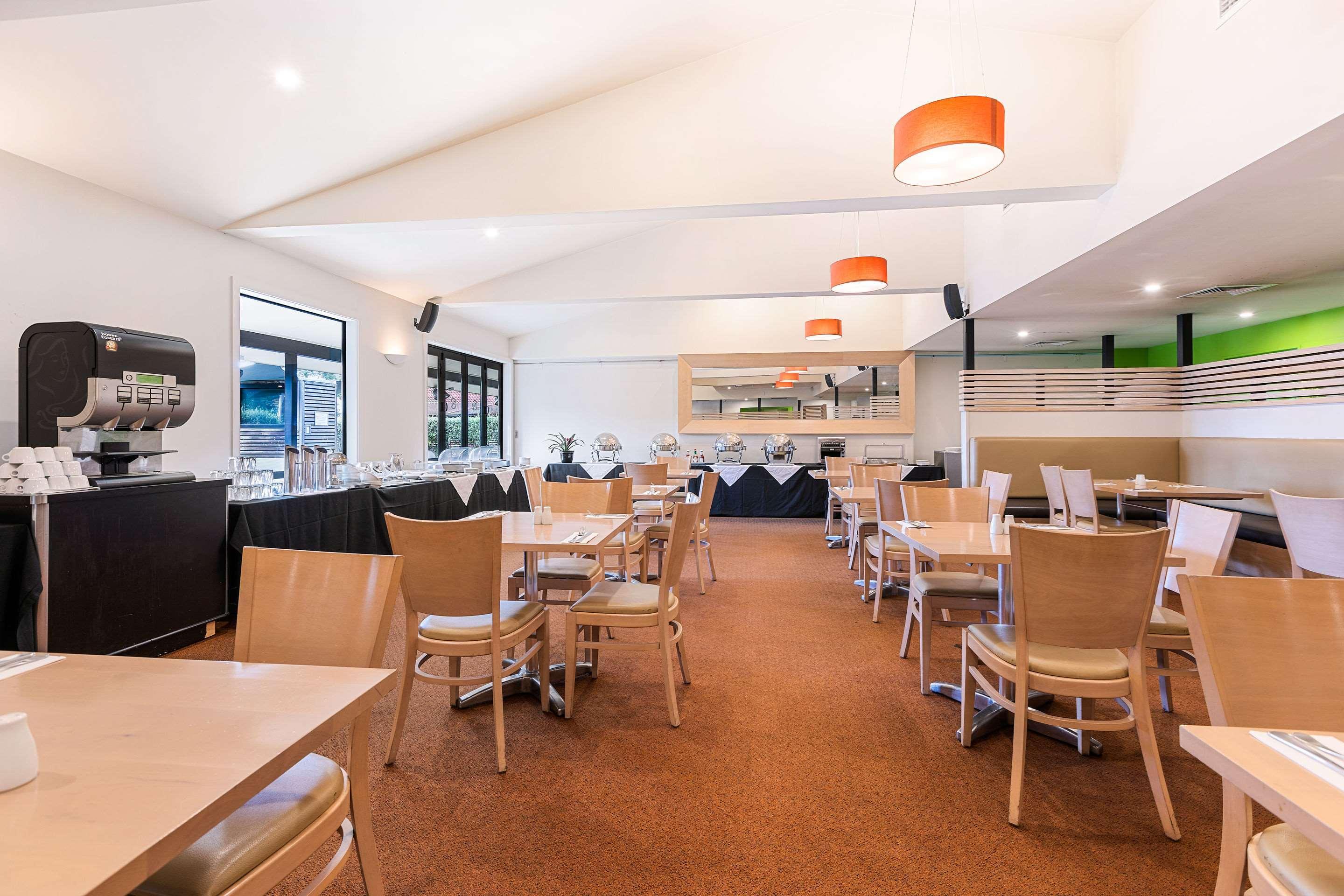 Quality Hotel Lincoln Green Auckland Exterior photo