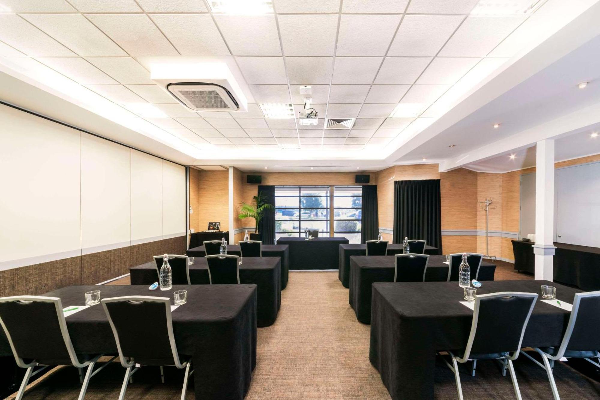 Quality Hotel Lincoln Green Auckland Exterior photo
