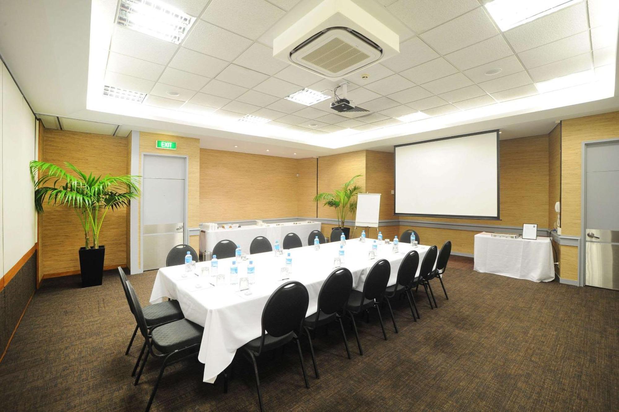 Quality Hotel Lincoln Green Auckland Exterior photo