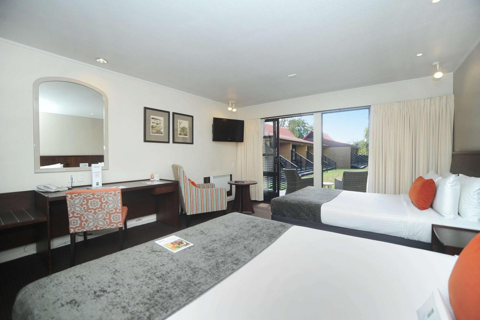 Quality Hotel Lincoln Green Auckland Exterior photo