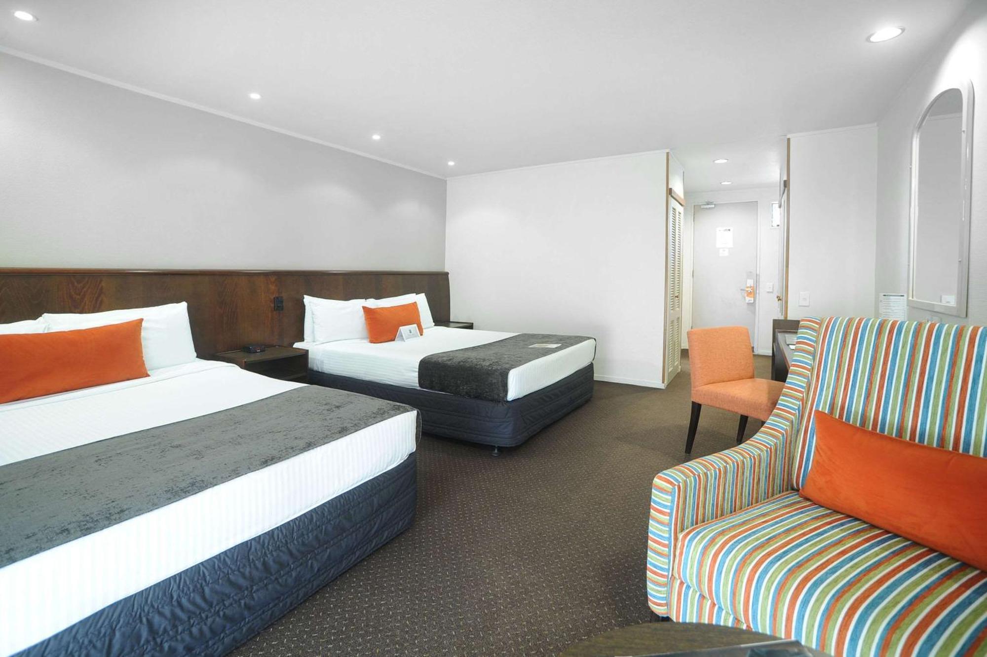 Quality Hotel Lincoln Green Auckland Exterior photo