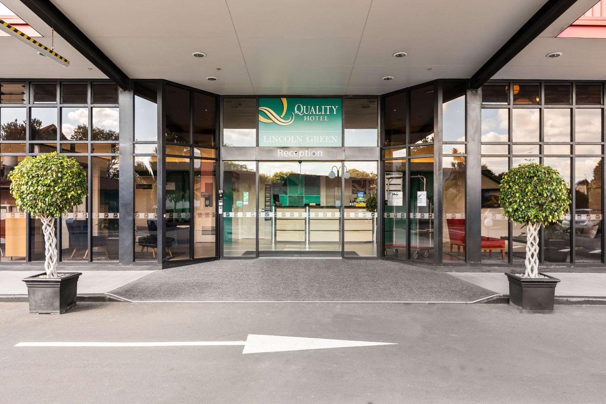 Quality Hotel Lincoln Green Auckland Exterior photo